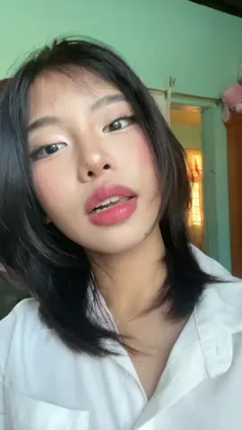 iniba ko yung music, kaya tinakpan ko because it looks weird 😭