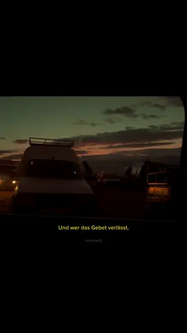 Das Erste, wofür ein Diener am Tag der Auferstehung zur Rechenschaft gezogen wird, ist das Gebet. At-Tirmidhi: Hadith Nr. 413 ❗️➡️Bei der Übersetzung von ‘waqad kafara mawlah’ gab es einen Fehler. Die korrekte Übersetzung lautet: ‘… und hat seinen Herrn verleugnet’ oder ‘… und ist ungläubig geworden gegenüber seinem Herrn.  #fy #islam #motech #deen #muslim #islamtiktok #fürdich #islamdeutschland #islamic_video