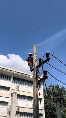 เพื่อนผมเป็นโรคขาสั่นครับ555#ช่างไฟฟ้ากําลัง #ฟีดดดシ #แพร่หวานเจี๊ยบ 