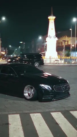 Yura Di Jogjakarta @Aryayudh #jogjaistimewa #madeinjogja #mercedes #mercedesbenz #e300coupe #gassganglife #gassgang #gassgangconcept #stance #bagged #baggedlife #fyp #foryou 