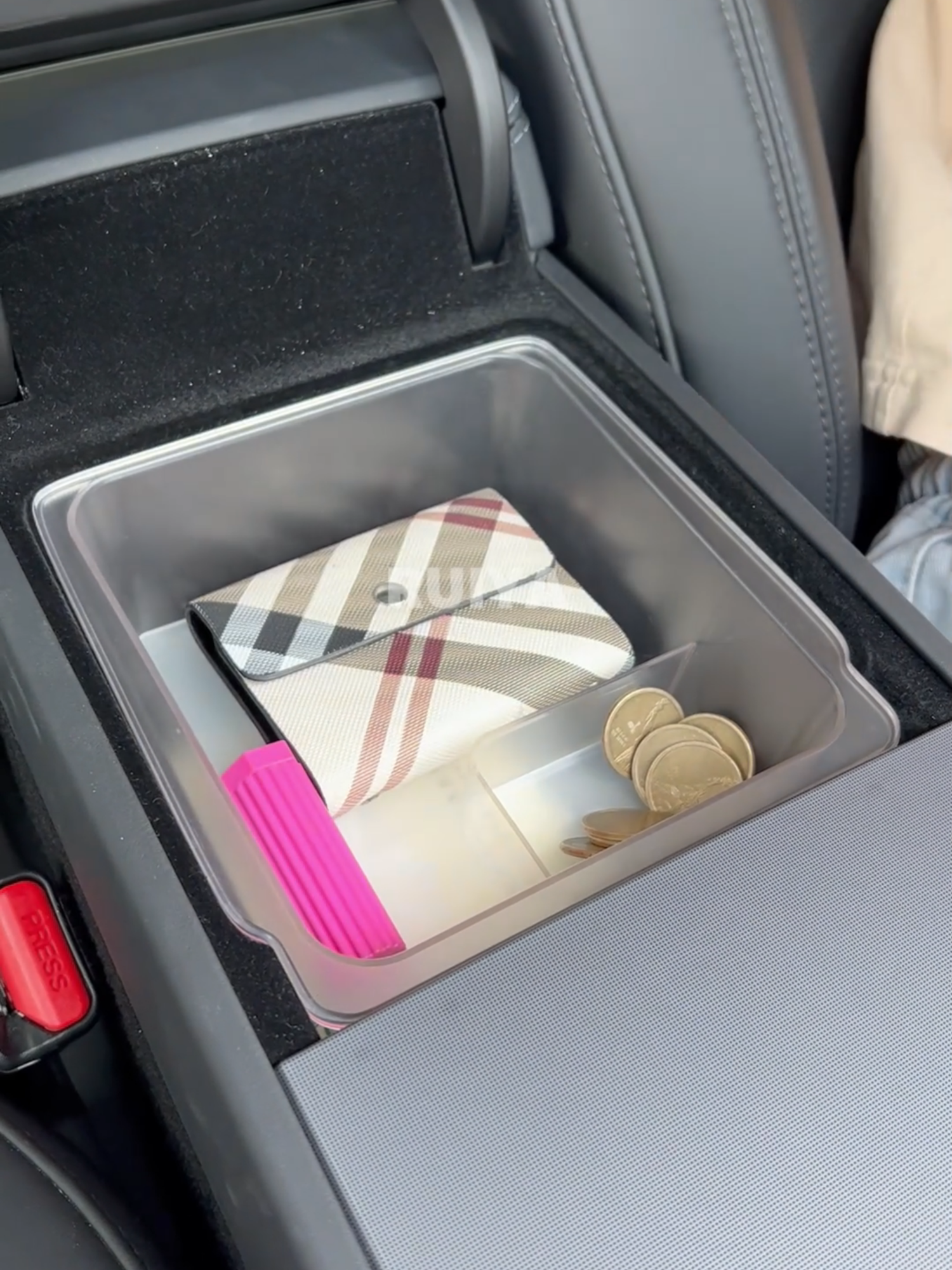 From Messy to Tidy, All It Takes is an Armrest Storage Box! ##Ruiya #fordcampaign #ArmrestStorageBox #CarStorageMagic #ClutterTerminator #CarOrganizationTips #foryour