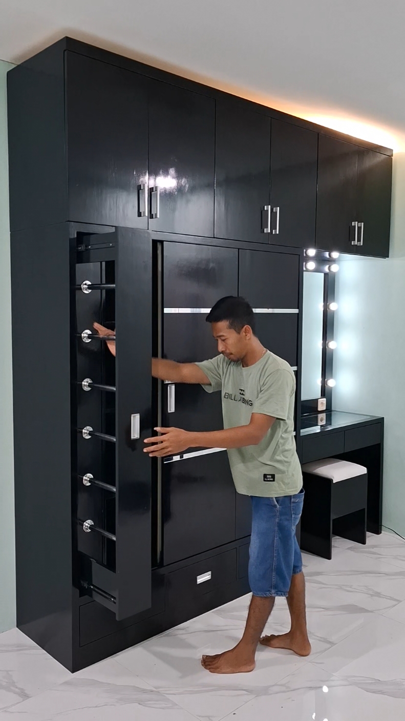 almari sleding custom tinggi full plafon .. info pemesanan 085640382132 lokasi produksi di bantul.yogyakarta #almari #almaribaju #mebel #jogja #porworejo #magelang 
