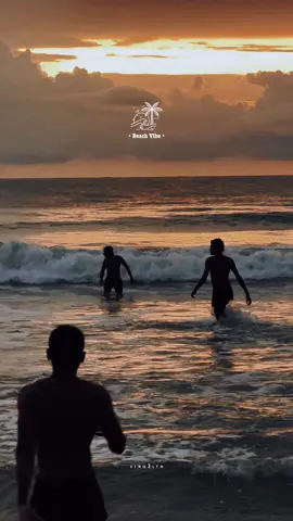 Golden hours🤍🌊 #beach #beavhvibes #goldenhour #fypシ゚viral #fyp #viralvideo #goviral #sinhalaoldvibe #oldhits #sinhala90skidsfavourit #reel #cinematic #cinematography #days #goldenhours #sunrise 