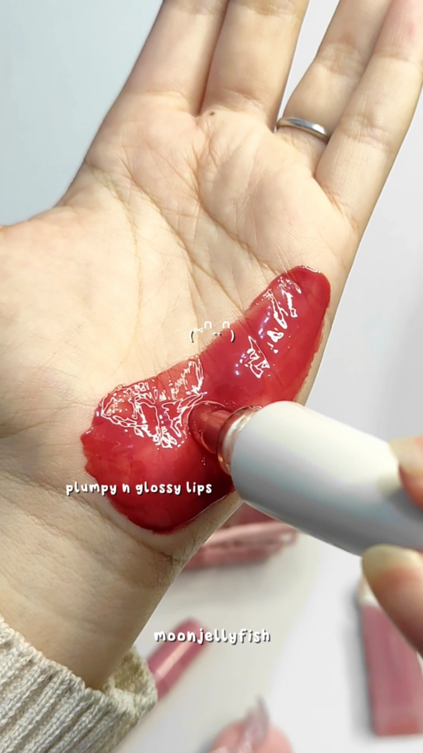 secantik ini cuma 13ribuann💗 bibir jadi plumpy n glossy, cantik bangett, aku pake shade 04 yaa💗 #makeupsekolah #affordablemakeup #liptint #cutemakeup #liptintmurah #liptintviral #makeupremaja #makeupschool #makeup #lipgloss #lipglossmurah #kekemood #lipglossswatch #rekomendasilipgloss #plumpylips 