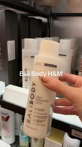 Häng med till H&M Beauty Drottninggatan och spana in @balibody som äntligen kommit upp i butikerna!🤎✨ #foryou #foryoupage #fy #fyp #heyagency #PR #balibody #hmbeauty #hm #hmflagshipstore #hmdrottninggatan #bus #brunutansol #selftan 