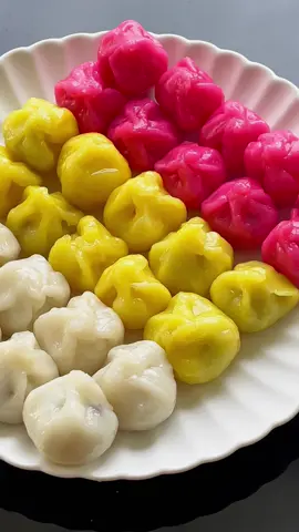 Simple je resepinya… tapi sedap sgt2!👩‍🍳  Bahan2: 2 cwn tepung pulut 1 cwn air panas mendidih 1 st garam Bahan inti: Bijan yg disangai Madu Inti kacang merah Selamat mencuba & semoga bermanfaat 🤲👩‍🍳🫶 #ggultteok #tteok #tteokrecipe #kuihtepungpulut #tepungpulut #resepikuih #ondeonde #klepon #ricecake #koreanricecake 