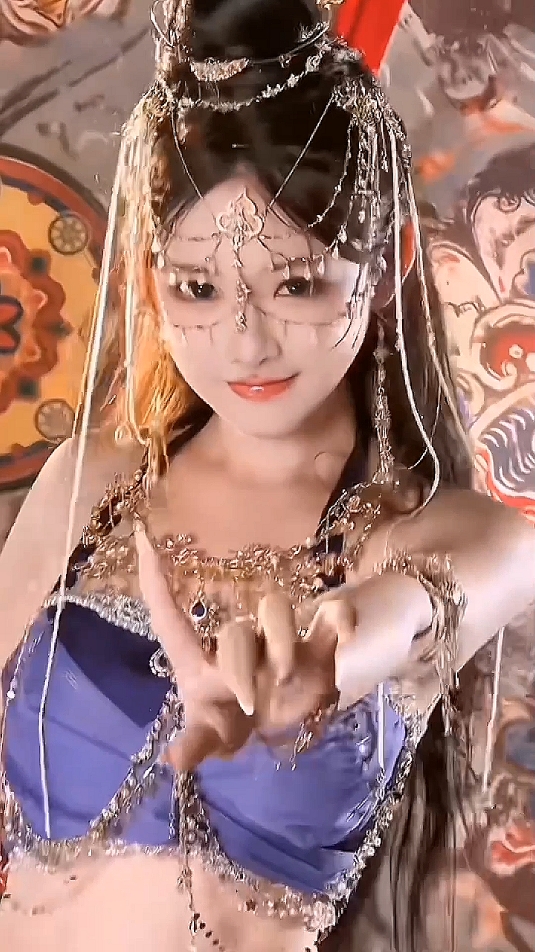 Tiểu Thượng Quan Xiao Shangguan 小上官 .. Mỹ nhân nổi tiếng phong cách Trung Hoa Ngày sinh: 27-12 Thường trú: Trung Quốc , Chiết Giang , Hàng Châu Giới tính: Nữ Cung hoàng đạo: Ma Kết Nghề nghiệp: Người mẫu #douyin #china #小上官 #xiaoshangguan #fyp 