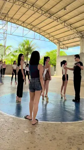 Practicing turns #dvma @Davao Vanne Modeling Academy #model #trendingvideo #MODELING #streetmodeling #trending #tre 