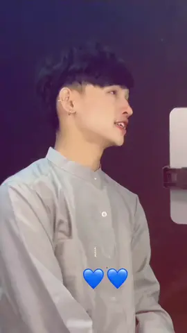 ကိုယ့်အသည်းးလေးး ပြောပြမရ်နော်နားထောင်😛