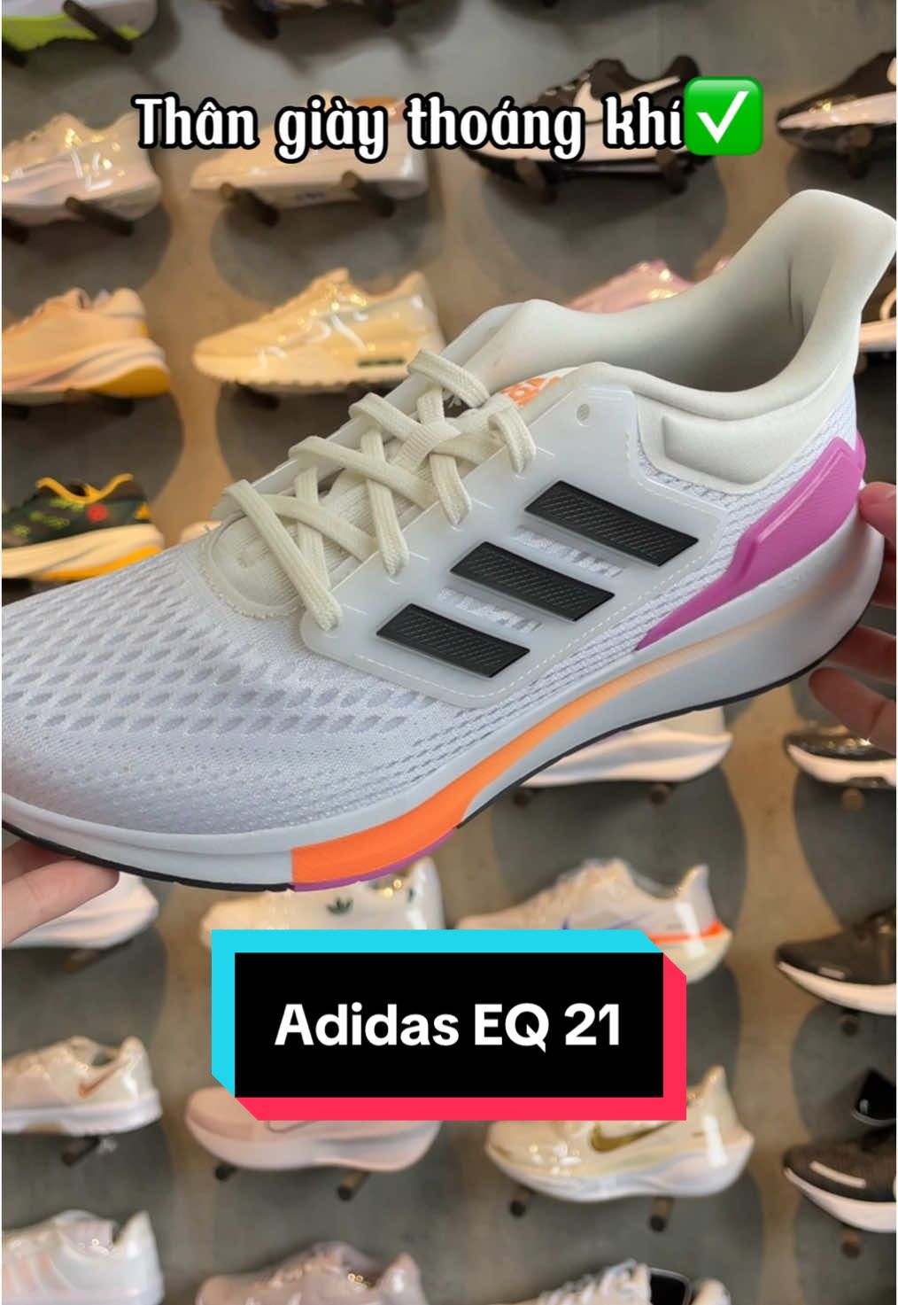 Adidas EQ21 là đôi giày chạy bộ mang lại sự thoải mái tối đa, giúp bạn tự tin hoàn thành từng bước chân đường. Sự lựa chọn lý tưởng cho những người yêu thích chạy bộ, mang lại cảm giác thoải mái và hỗ trợ tối ưu trong suốt hành trình 👟😍 #myshoes #viral #xuhuong #sneakers #authentic #adidas #trendingvideo 