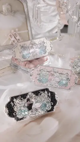 Chân ái cho bà nào ko biết phối màu mắt lun #flowerknows #makeup #swanballet #flowerknowsvietnam