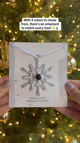 Add your favorite photo to customize your holiday! 📸🎁 #wearfelicity 