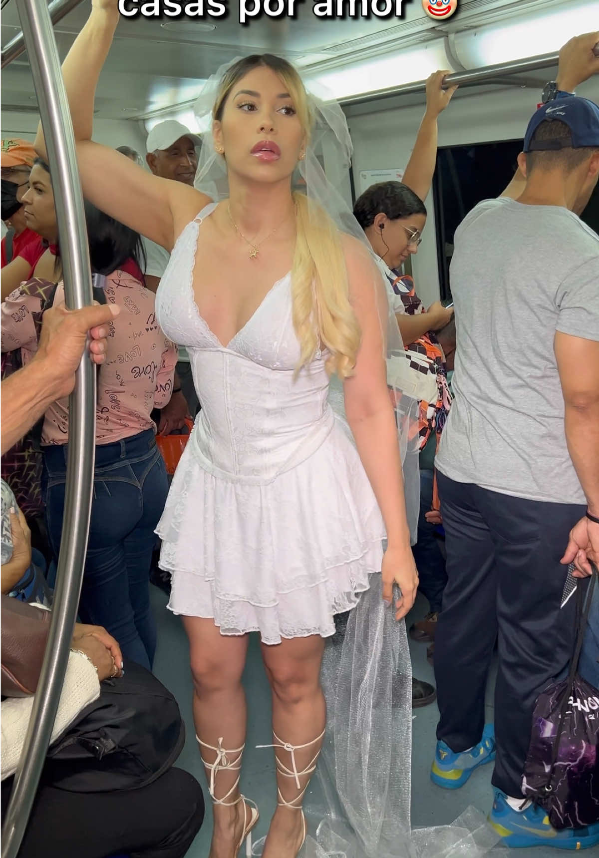 Díganle al novio que me voy a tardar un poquito en llegar a la iglesia 😭 #sifrina #boda #metro #humor #viral #parati #fyp 