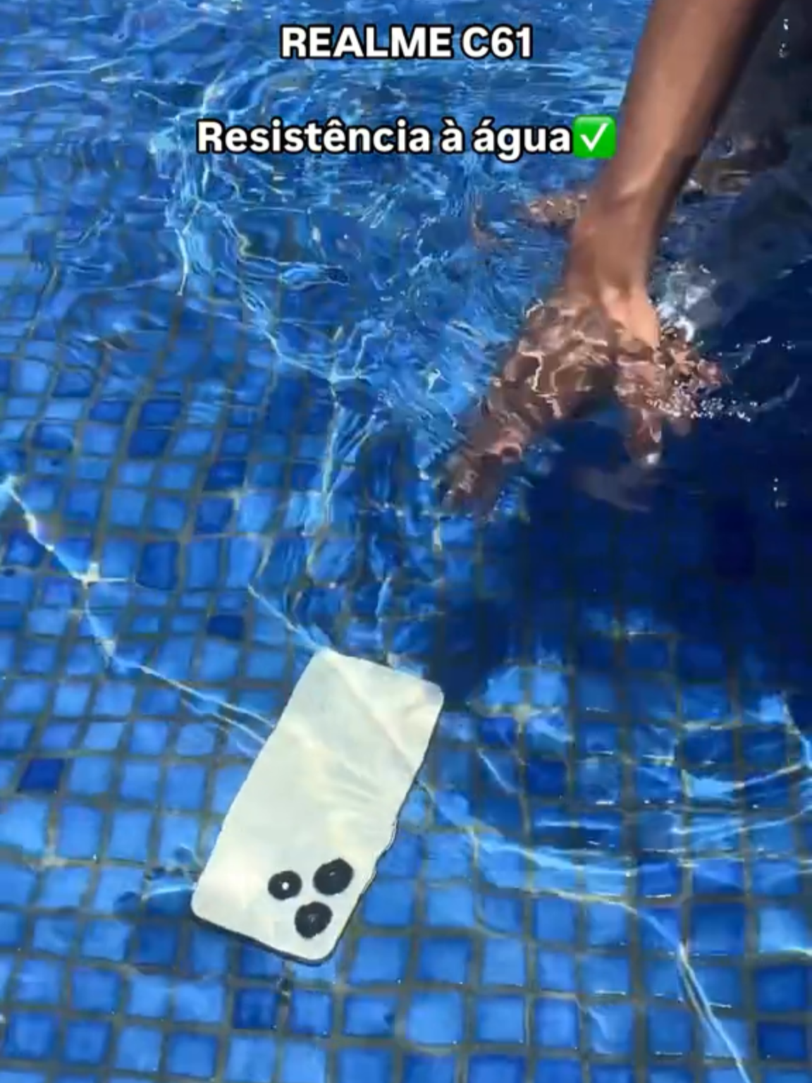 Só quem já passou por isso sabe, né @giuliarodriguescp ?  Ainda bem que com o 📱realme C61 você deixa a preocupação de lado e pode curtir com a família de boas devido à #DurabilidadedeRespeito  #realme #realmeC61 #paravoce #familia