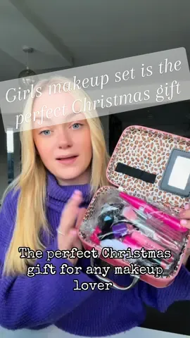 This pretend makeup set is the perfect Christmas gift for any little girl #girlgifts #kidsmakeup #christmasgiftideas #christmas2024 #BlackFridayDeals #tiktokmademebuyit #spotlight #CapCut 