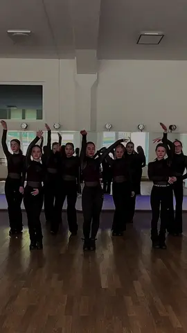 Are your ready for it?  Stay tuned💙💃🏼@Jaylu @Jette @clara._vp @greta_d @F R I T Z I🌺🌼 @Svenja  #tanzen #leipzig #fyp #dance #foryoupage #tiktokdance #dancechallenge #foryou #outfit #sweet #girls #dancegroup #videoshoot #jazzdance #taylorsversion 