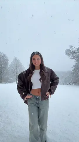 FIRST SNOW DAYYYY ❄️🤍🎄 #outfitinspo #OOTD #outfitideas #newyork #winteroutfits #lipsync #christmas #snow #thanksgiving #brandymelville 