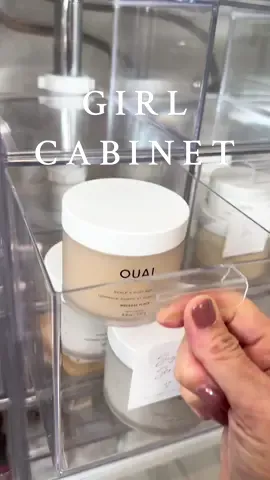 I don’t know why the master bath is the only bathroom with drawers.. it’s crazy. I am in love with these little containers.. I don’t know how we lived life without them 💁🏽‍♀️ #restock #reset #thatgirl #asmr #organized #women #aesthetic 