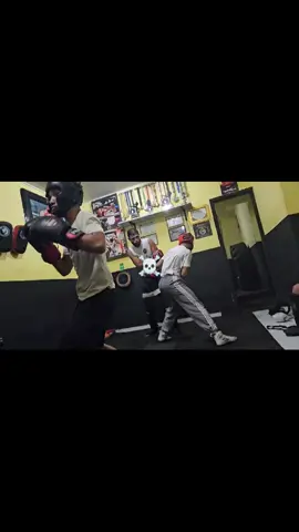 SMACK🎧🔥🥊 . #streamer #tiktokviral #boxe #boxing #boxing🥊 #fy #viralvideo #fyp #fypシ゚viral #reels #tiktok #