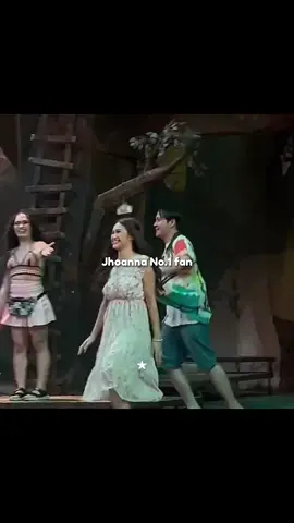 yung tipong ngalay na ngalay na sya kaka taas ng banner ni jho pero todo taas parin sya ng banner to support jho🥹 #jhocey #jhoanna #stacey #bini #biniph #fyp #fypage #fypシ゚ 