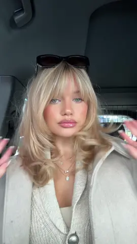 GIRLSSSS this is the best lip combo. Iconic nude by Charlotte tilbury and ysl candy glaze in 02 🎀