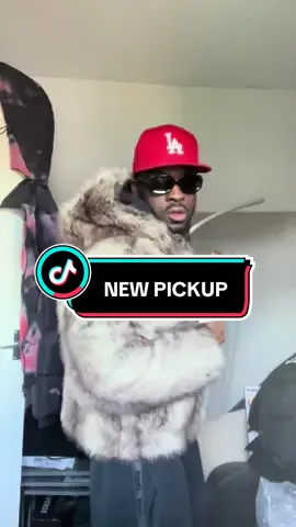 Ngl its an acquired taste but lemme land 😅🤝🏾 @BERSHKA @asos  #fyp #viral #foryoupage #mensfashion #foryou #bigontrends #TikTokFashion #ukdrip #outfitinspo #streetwear #fitcheck #OOTD #outfitideas #fashiontiktok #sneakerhead #pickups #fashiontips #winterfit #fur 