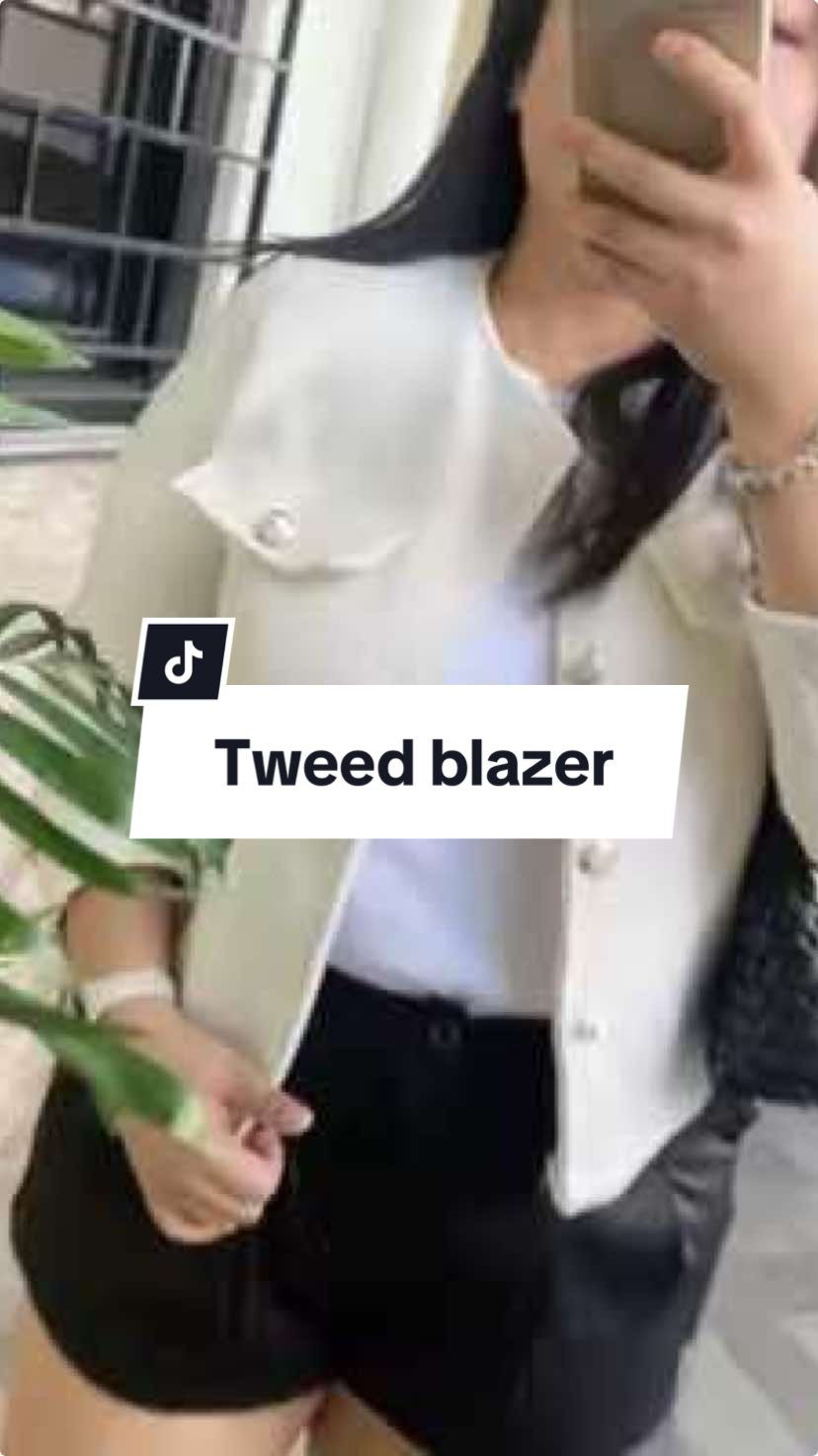 Eto yun nakikita sa mga korean working girl :) tweed din talaga sya at hindi knitted. Ganda ng quality, affordable pa mga sissy. #trending#trendy#TikTokFashion#blazer#blazeroutfit#coat#tweed#tweedblazer#OOTD