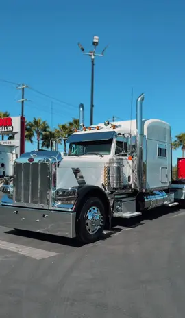 Check out the interior on this beauty😍 2020 Peterbilt 389 Dual Stack Cummins 535 HP, 18-Spd, w/ 440k miles 🔥 AVAILABLE NOW❗️#bordertrucksales  #rgv #956 #956valleytrucks #mcallentx #18wheeler #truck #trucksforsale #fypシ゚viral #fyppppppppppppppppppppppp #peterbilt #389 #trailer #CapCut 