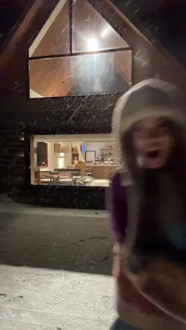 #couplegoals #danceundersnow #wintervibes #loveandlaughter #snowfallmagic #romanticmoments #funinthesnow #coupledancing #snowdayfun #happytogether #neigeetamour #momentsdecomplicité #couplehappiness #tiktokcouple #winterlove