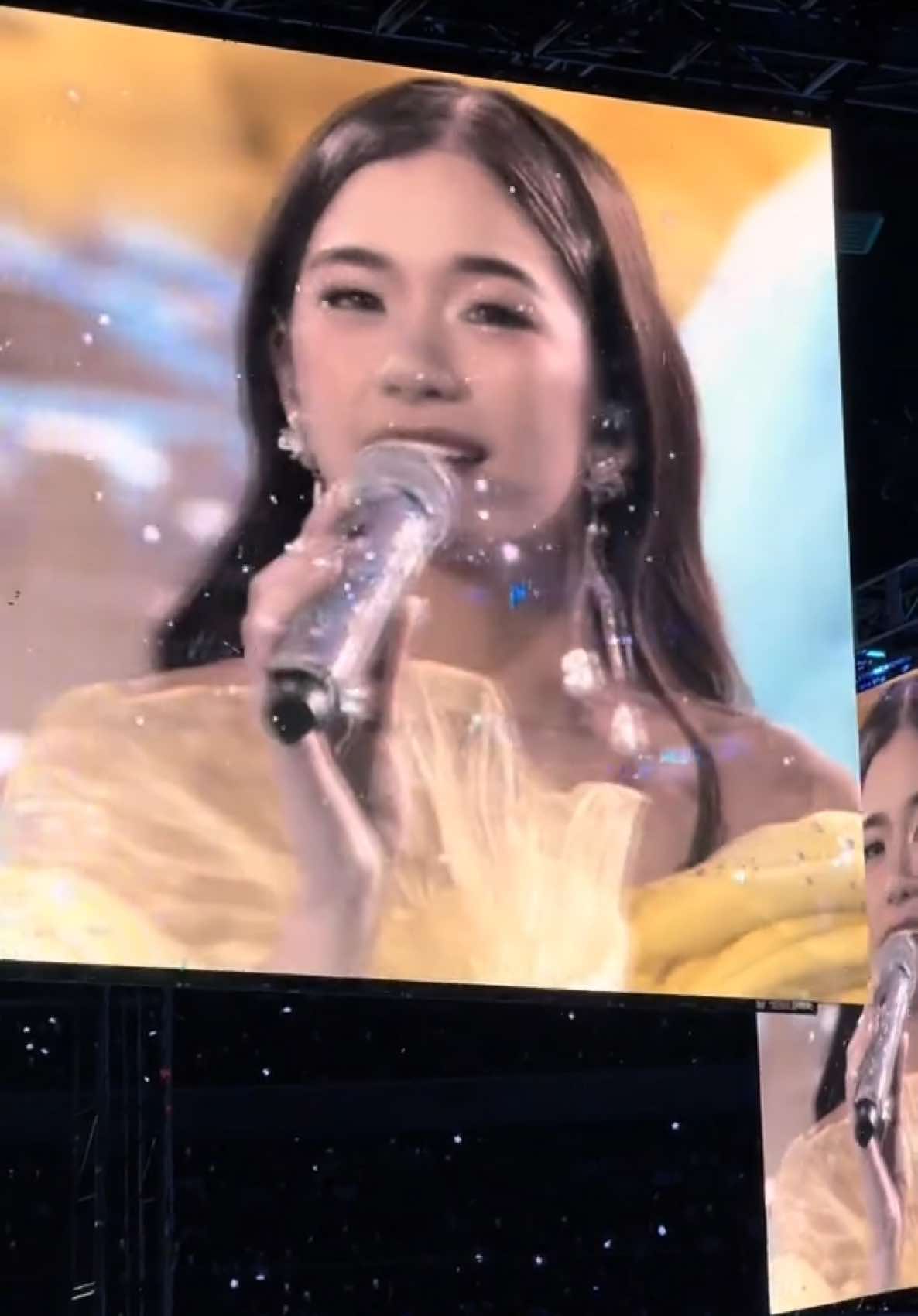 aiah on big screen on🔝 @Bini Aiah Arceta 😳 #grandbiniverse #bini #aiah 