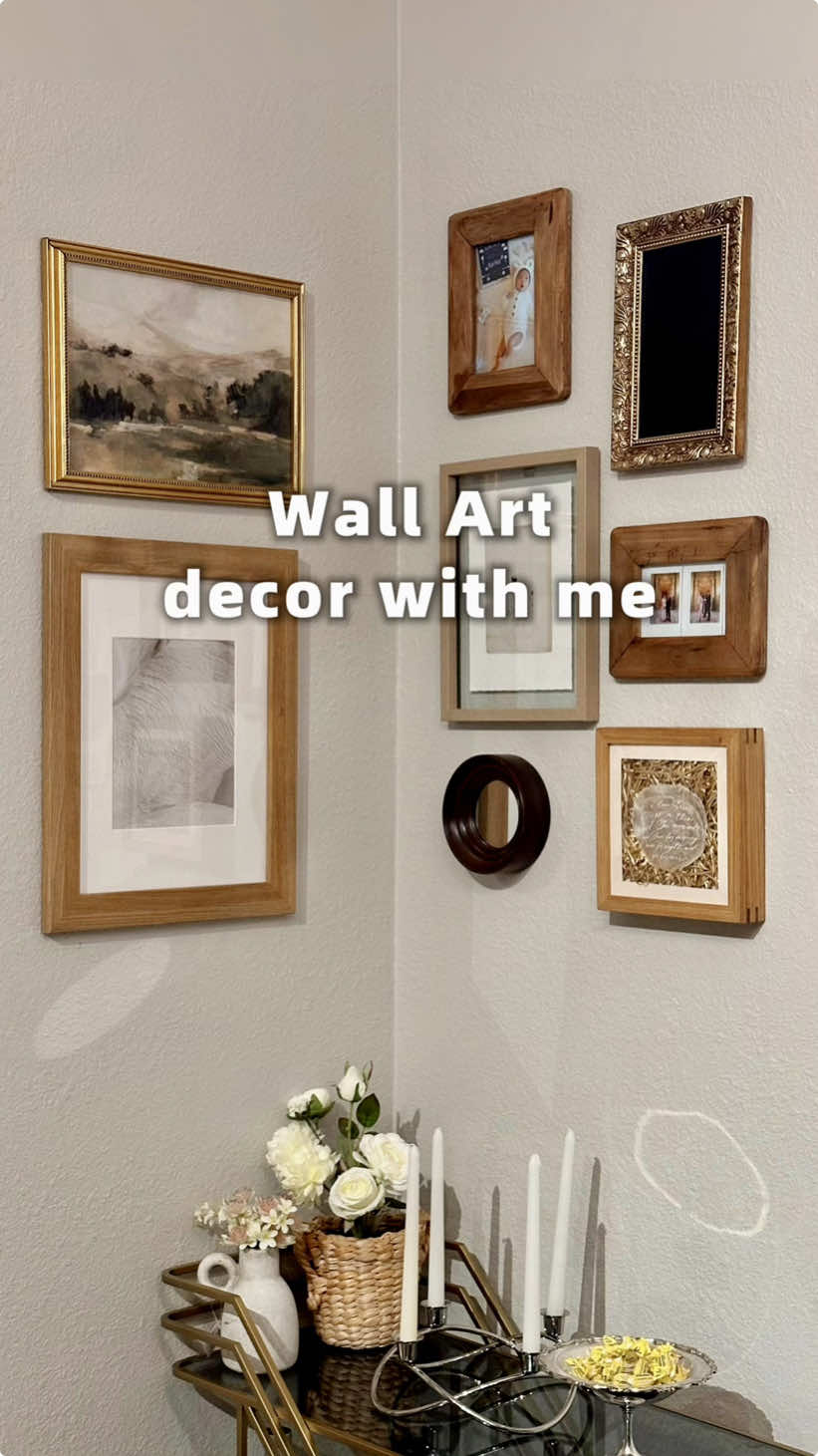 Wall art decorate with me! 🖼️⚜️🔨#wallart #walldecoration #homedecor #decoratewithme #decorateroom #wallarts #hanging #Lifestyle #satisfying #aesthetic 