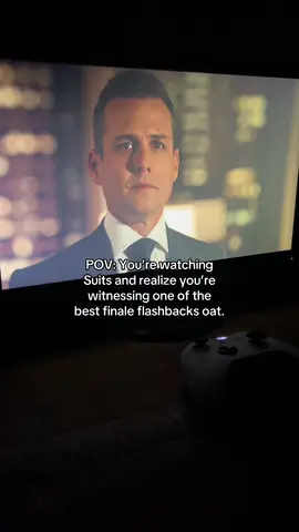 And viva la vida starts playing🥹 #suits #suitsnetflix #vivalavida #harveyspecter #donnapaulsen #mikeross #louislitt #finale #fyp #foryou #foryoupage 