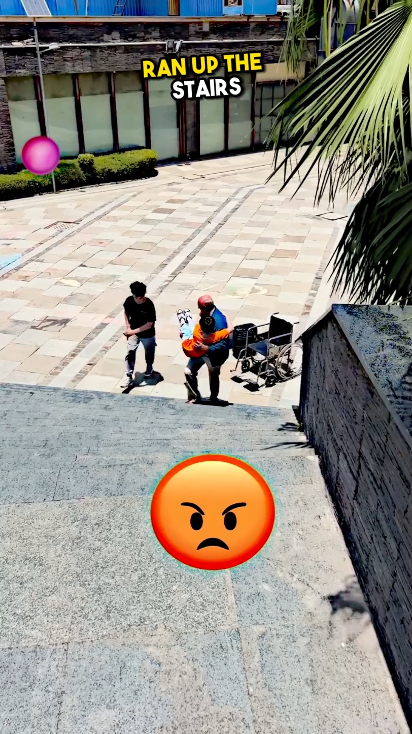 He Didn’t Walk Away—He Chose to Help! #storytime #humanity #bekind #goodpeople #kindness 