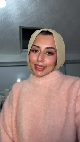 Its #wicked day 🩷💚 #makeup #BeautyTok #hijabi #modestfashion #fyp