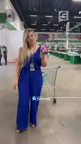 #GUARULHOS | Qual é a sua opinião? Após denúncias de consumidores, a loja Vest Casa, na Av. Aniello Pratici, 520, foi multada pelo Procon Guarulhos por veicular ofertas enganosas e expor produtos vencidos. A prática, considerada gravíssima, põe em risco a saúde dos clientes. A Vest Casa anunciava itens indisponíveis no Instagram, atraindo consumidores que, ao chegarem à loja, não encontravam os produtos divulgados. Além da multa, o Procon solicitou a retirada das publicidades enganosas e reforçou que tal prática configura crime coletivo, com pena de detenção e multa, conforme o Código de Defesa do Consumidor. A coordenadora do Procon, Vera Tulher, alertou que a conduta é ilegal e destacou que a fiscalização seguirá firme contra abusos. Se a empresa não se adequar, poderá enfrentar sanções mais severas, incluindo multas de até R$ 13 milhões e até interdição. ⚠️ Consumidor, denuncie irregularidades ao Procon Guarulhos!  #cidade_de_guarulhos 