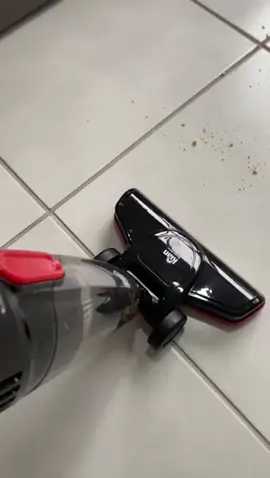 Aspirador De Pó 3 Em 1 Com Rodinhas E Escova Para Estofados - Aspirando o Chão de Piso