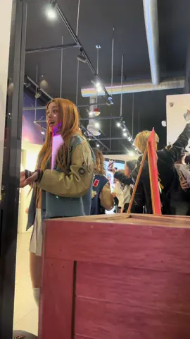 didn’t win the raffle but i still won this interaction 🥹  #MAMA #KATSEYE #MAMAAWARDS #MAMAAWARDS2024 #katseyesophia #SOPHIA @KATSEYE #MEGAN 