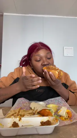 i love hardees bad. 🥰🥰 im so mad about my wraps 😭 @Hardee’s #hardees #mukbang #hardeesmukbang #eatsswithyana #goodeats #asmr #asmrvideo #foodietiktok #foodiesoftiktok #fyp 