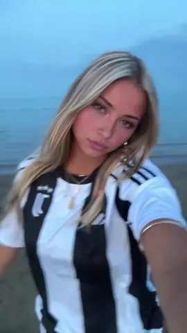 Come vibe with me xx #footballgirl #blondie #blondegirl #fyp #forupage #blondes 