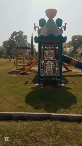 bellaciao training parkour pov in playground for fun #parkour_freerunning #playground #parkour 