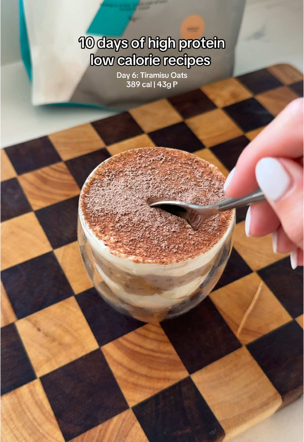 DAY 6: TIRAMISU OATS ☕️ The ultimate high protein breakfast! 10 days of high protein, low calorie recipes. See the link in my bio for all the recipes 