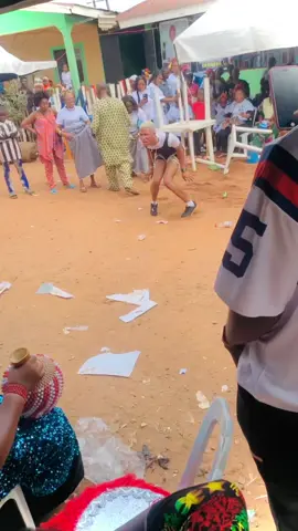 Sekuje dancer 😂#viral_video #tik_tok #viraldance #sekujemaster #goviral #fyppppppppppppppppppppppp #dancechallenge #dancevideo #expensiverichy #destinyogbonmwan #fakebodyy⚠️ @TheBeninBlogger @Edo Online TV 