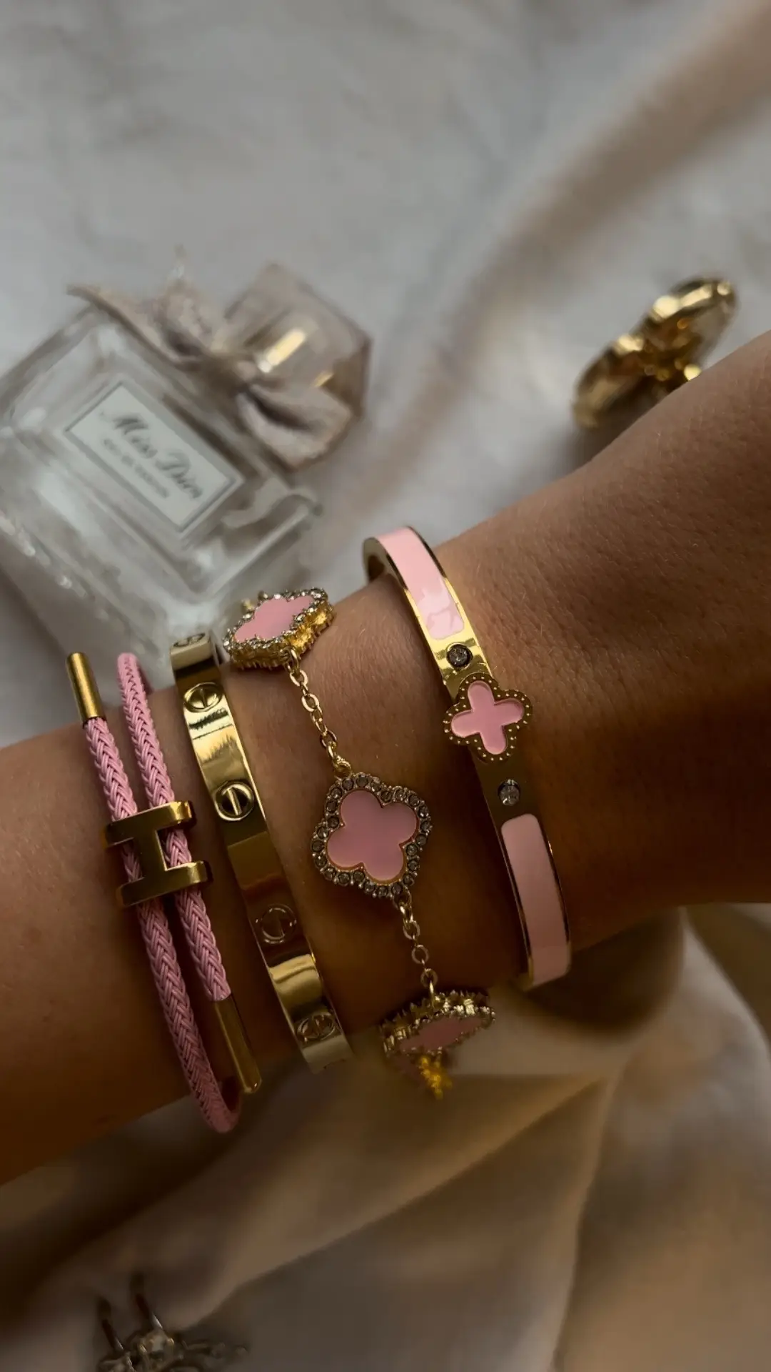 Whos excited for the restock!?? #jewelrystack #fyp #goldstack #gold #jewellery #jewelrybusiness #goldjewelry #bracelet #jewelry #christmasideas #christmaspresents #christmasgiftideas 