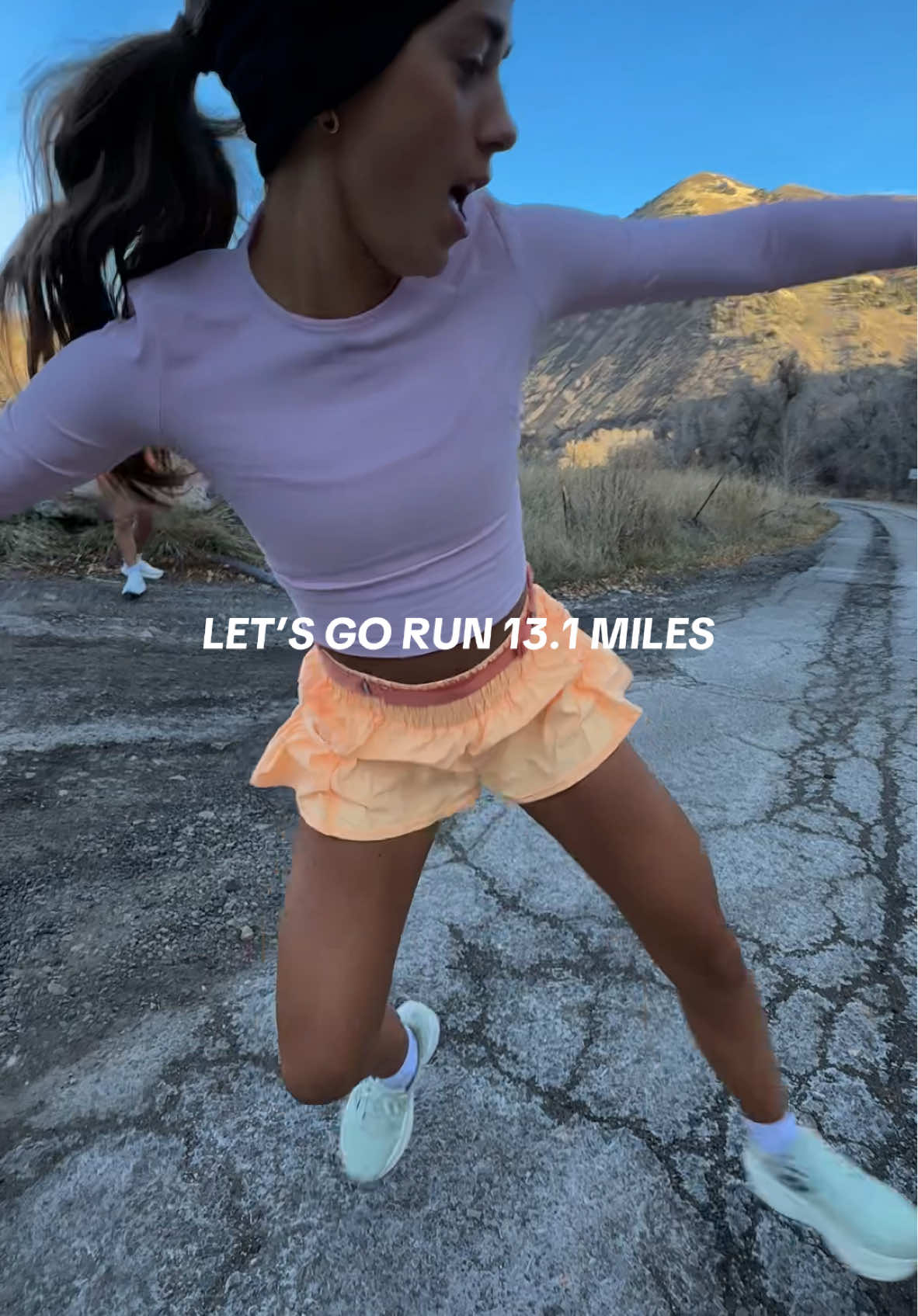 ahhh can’t believe we are 2 weeks out from the honolulu marathon!! we are in need of some warm weather asap😅 #runner #runningtips #runningmotivation #runvlog #honolulumarathon #marathonrunner 