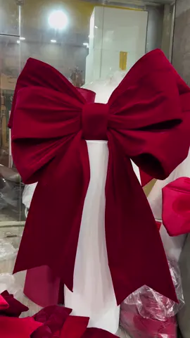 Nơ 6 cánh đỏ đô size 1m nhà em. Ngoài ra còn nhiều size khác nhau, ai cần nhắn em tư vấn ạ. #anflorist #nokhonglodecor #noel #nơ 