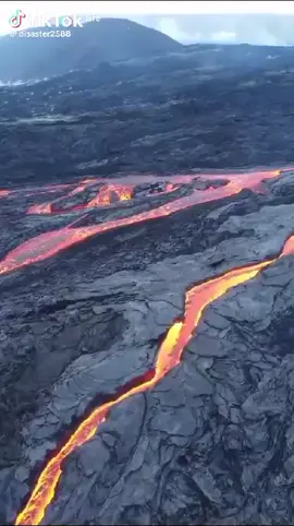 Erupsi Gunung Lewotobi Laki laki di Flores Timur, sangat menakjubkan, dimana aliran larva yang sudah mengering jadi bongkahan bebatuan yang keras dan butiran pasir, kelihatan indah tapi juga mengerikan....