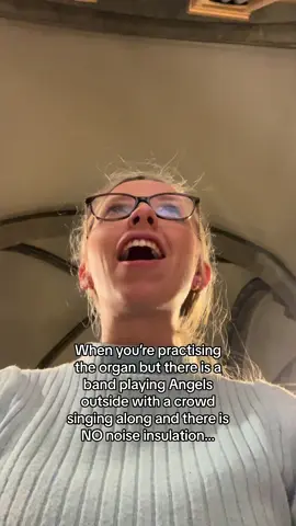 Ok but none of us can resist this song, right? #organ #organtok #organist #pipeorgan #robbiewilliams #angels #musician #germany #cologne #christmasmarket #church #singalong 
