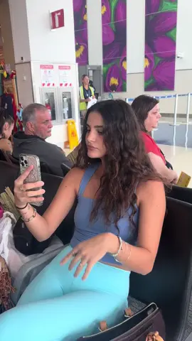 גם בטיסה גם בבית גם בעבודה פשוט עט הפלאים 4 מוצרים בפריט אחד !!! לחצו כאן להפתעות!! —> www.loveme.com.im