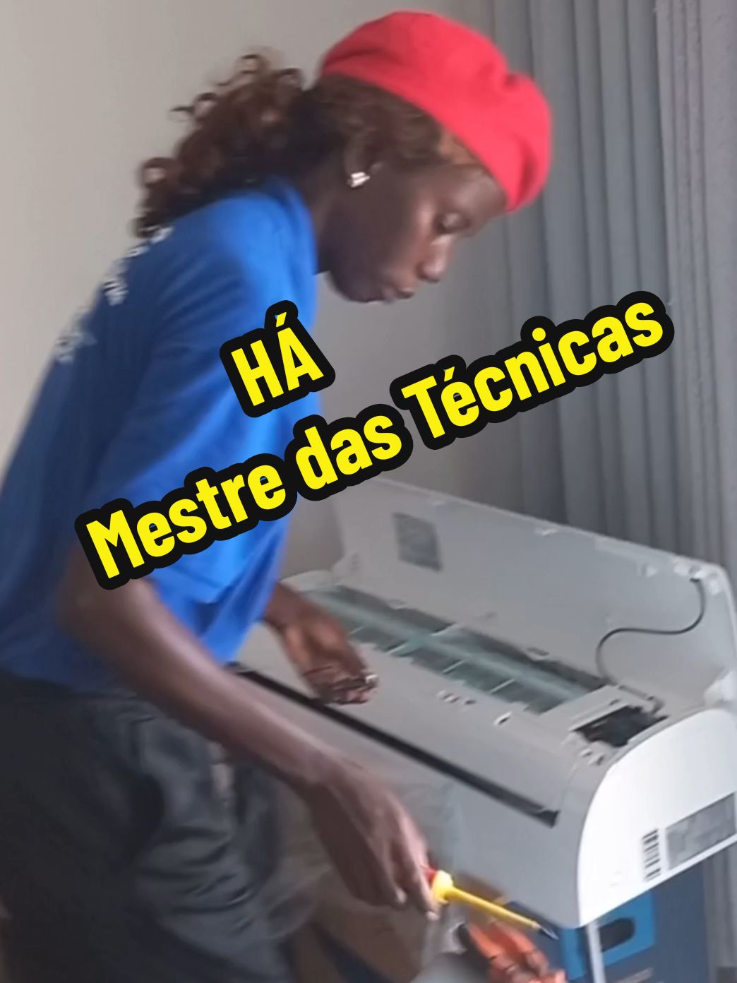 Mestre mostrando as suas técnicas veja como essa mulher  é batalhadora #técnicosdeclimatizacão #arcondicionado #Ac #luanda #manutencão #angola🇦🇴 #cruzclima #centralidadedokilamba 