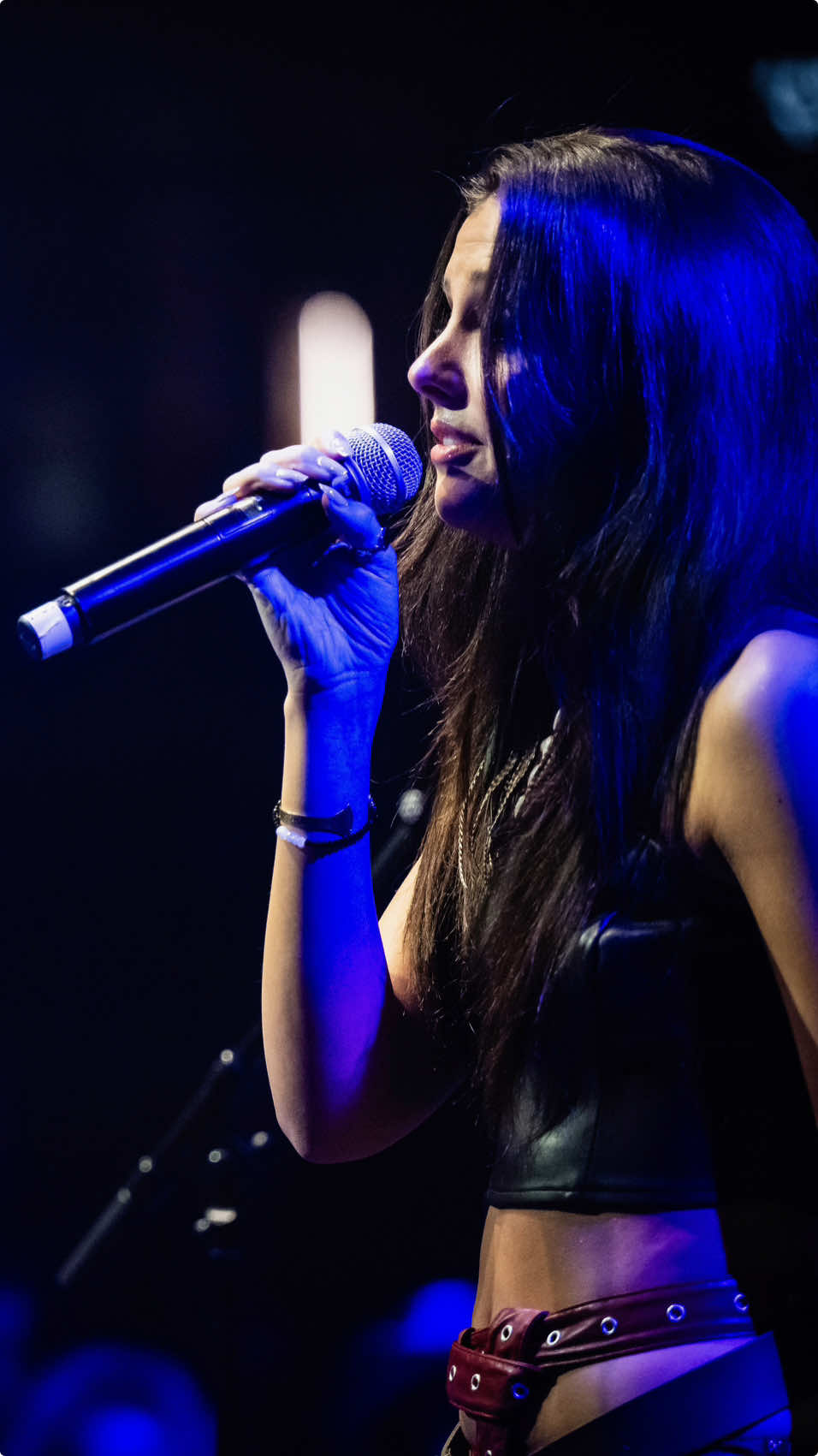 i had so much fun kicking off the BMG/BBR CMA Pre Party 🤍 thanks for letting me come sang some sawngsss :)